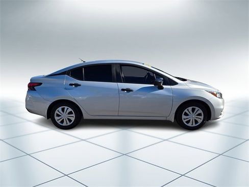 Used 2020 Nissan Versa S image 3