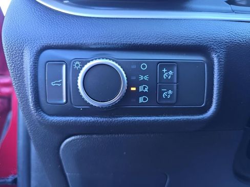 Used 2021 Ford Explorer XLT image 12