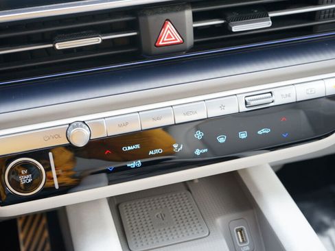 Certified 2025 Hyundai Ioniq 6 Limited image 28