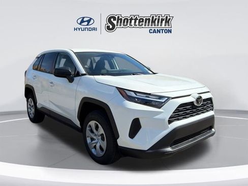 Used 2023 Toyota RAV4 LE FWD image 3
