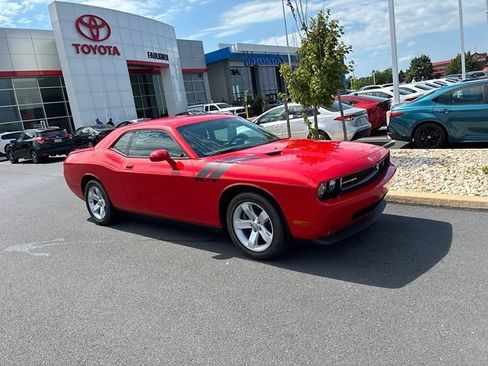 Used 2010 Dodge Challenger R/T RWD image 2