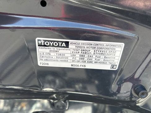 Used 2025 Toyota Corolla SE image 10