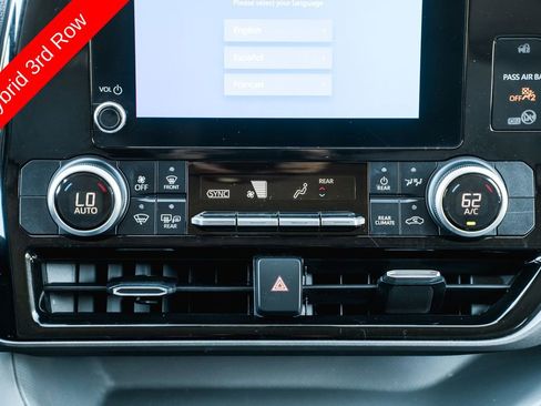 Used 2023 Toyota Highlander LE AWD/4WD image 22