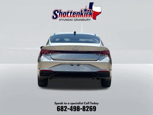 Used 2023 Hyundai Elantra SEL w/ Convenience Package FWD image 7