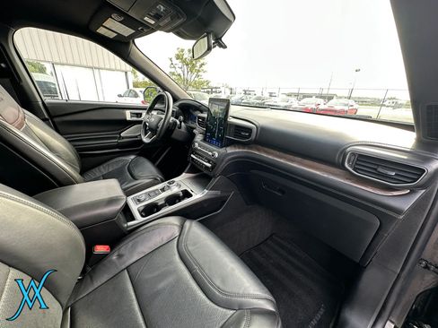 Used 2020 Ford Explorer Platinum w/ Premium Technology Package AWD/4WD image 21