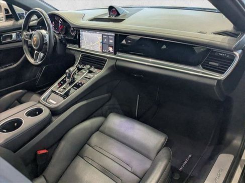 Used 2017 Porsche Panamera image 22