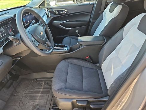Used 2024 Chevrolet Trax LS w/ LS Convenience Package image 17