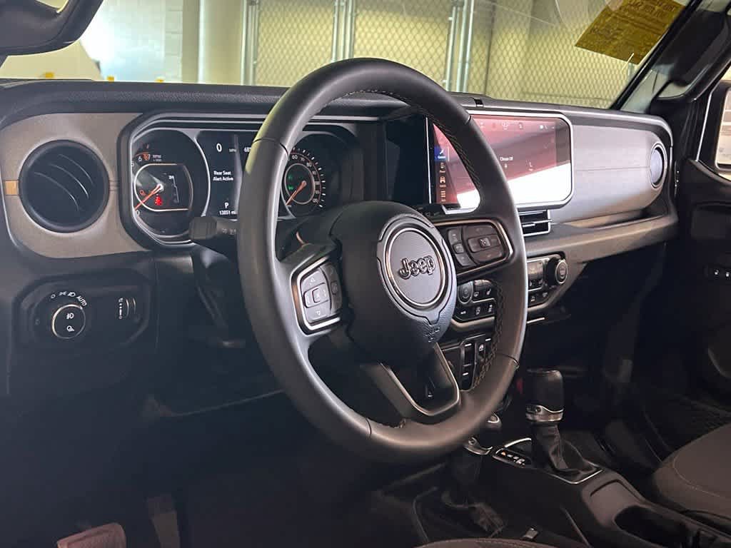 Used 2024 Jeep Gladiator Sport AWD/4WD image 11
