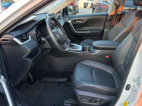 Used 2025 Toyota RAV4 XLE Premium FWD image 10