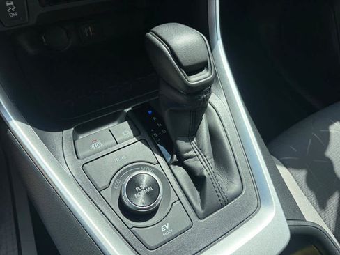 Used 2025 Toyota RAV4 XLE AWD/4WD image 19