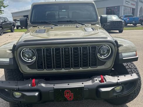 Used 2025 Jeep Gladiator Rubicon image 14