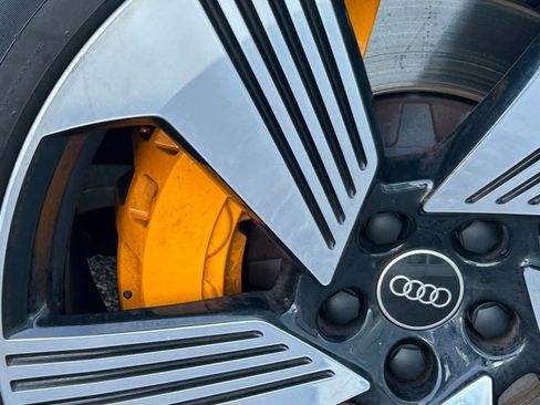 Used 2022 Audi e-tron Premium Plus w/ Premium Plus Package image 58