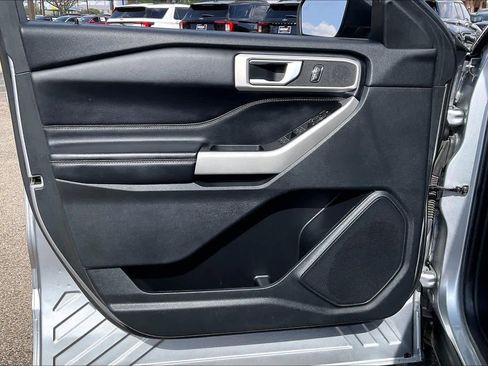 Used 2022 Ford Explorer XLT w/ Equipment Group 202A image 22