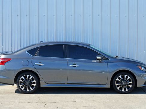 Used 2019 Nissan Sentra SR w/ Exterior Package image 44