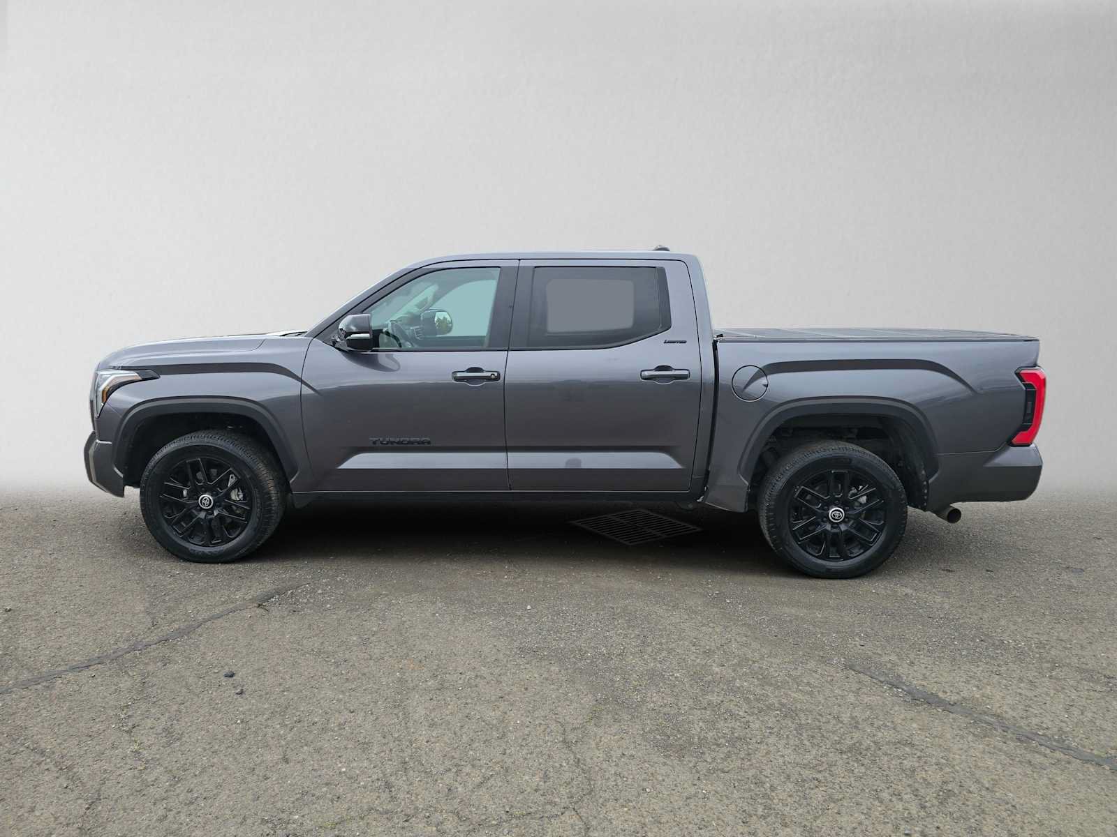 Used 2024 Toyota Tundra Limited AWD/4WD image 7