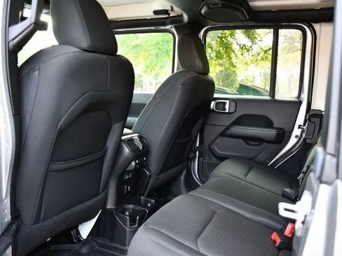 Used 2019 Jeep Wrangler Unlimited Sahara AWD/4WD image 22