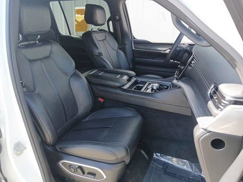 Used 2024 Jeep Wagoneer Series II AWD/4WD image 30