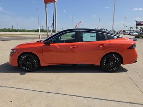 New 2026 Nissan Sentra SR w/ Floor Mat Package FWD image 4