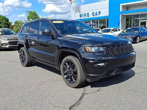 Used 2021 Jeep Grand Cherokee Laredo X image 2