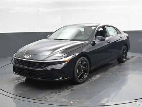 Used 2026 Hyundai Elantra SEL Sport Premium FWD image 7