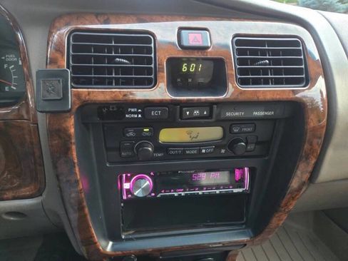 Used 2000 Toyota 4Runner Limited image 17