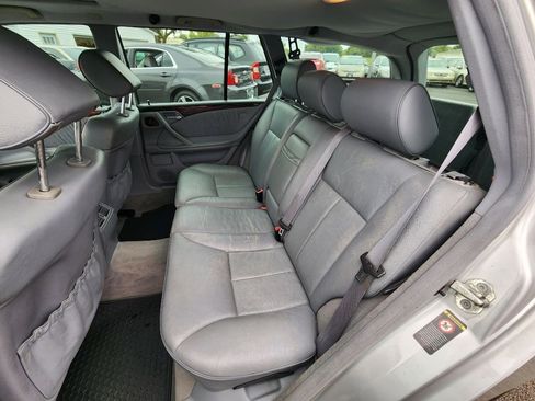 Used 2000 Mercedes-Benz E 320 4MATIC Wagon image 17