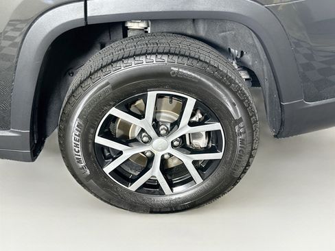 Used 2023 Jeep Grand Cherokee L Limited w/ Luxury Tech Group II AWD/4WD image 11