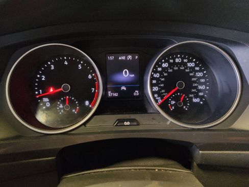 Used 2021 Volkswagen Tiguan SE w/ Panoramic Sunroof Package image 23