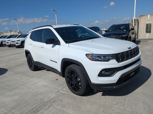 New 2026 Jeep Compass Latitude image 2