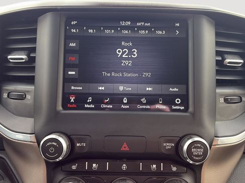 Used 2021 RAM 1500 Laramie image 22