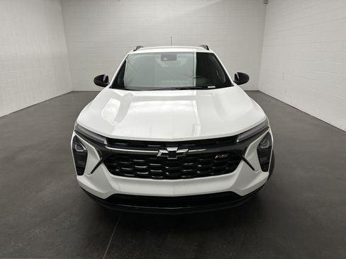 Used 2024 Chevrolet Trax RS w/ Driver Confidence Package FWD image 3