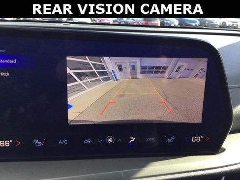 Used 2025 Chevrolet Traverse LT image 18