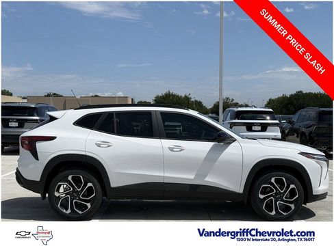 New 2026 Chevrolet Trax RS w/ Sunroof Package FWD image 3
