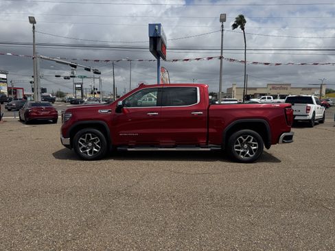 Used 2023 GMC Sierra 1500 SLT AWD/4WD image 2