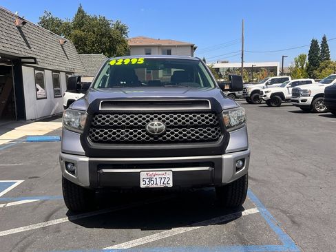 Used 2020 Toyota Tundra SR5 w/ SR5 Convenience Package AWD/4WD image 2