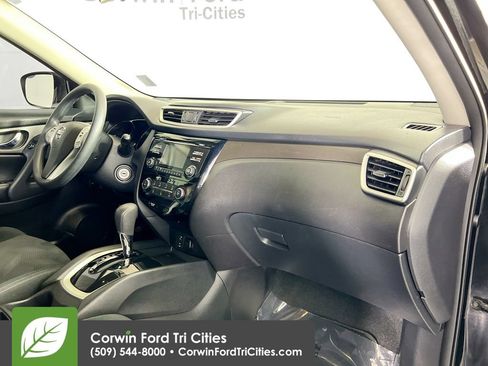 Used 2016 Nissan Rogue S AWD/4WD image 27