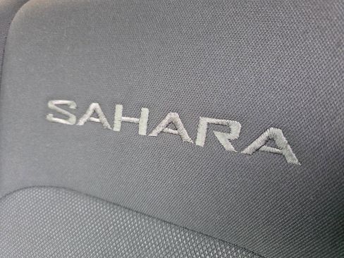 Used 2020 Jeep Wrangler Unlimited Sahara image 25