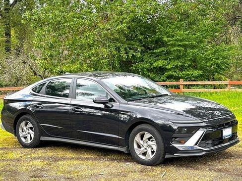 Certified 2025 Hyundai Sonata SE FWD image 1
