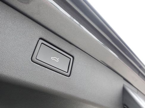 New 2026 Volkswagen Tiguan SE R-Line image 29