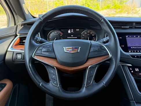 Used 2020 Cadillac XT5 Premium Luxury FWD image 19