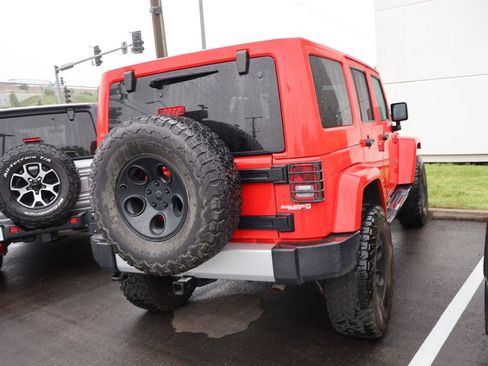 Used 2015 Jeep Wrangler Unlimited Sahara w/ Connectivity Group AWD/4WD image 7