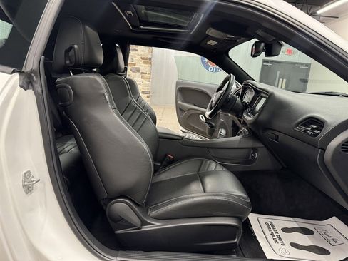 Used 2016 Dodge Challenger SRT w/ Technology Group RWD image 31