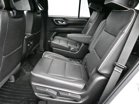 Used 2021 Chevrolet Tahoe Premier w/ Premium Package AWD/4WD image 12