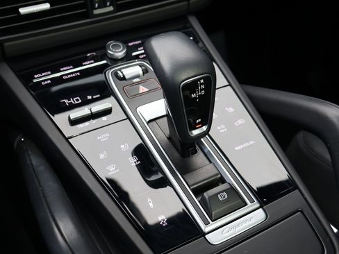 Certified 2022 Porsche Cayenne Turbo S AWD/4WD image 21