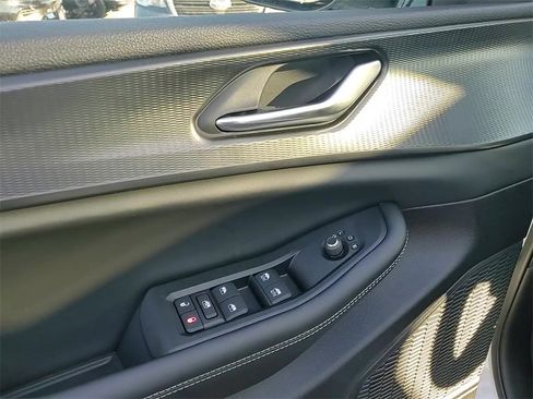 New 2025 Jeep Grand Cherokee Altitude image 10