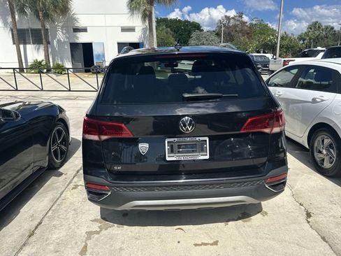 Used 2024 Volkswagen Taos SE FWD image 6