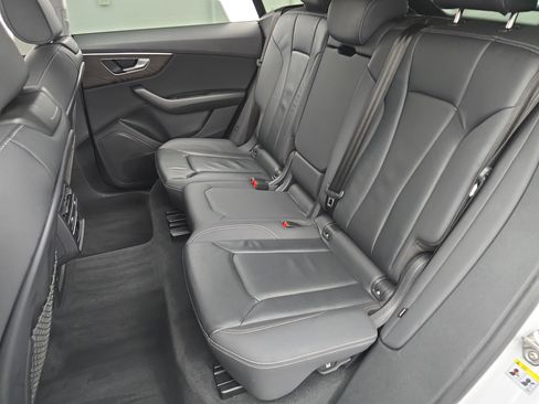 Used 2022 Audi Q8 Premium w/ Convenience Package image 14