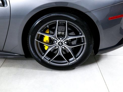 Used 2016 Ferrari F12 Berlinetta RWD image 31