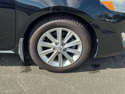 Used 2012 Toyota Camry XLE w/ Leather Pkg FWD image 9