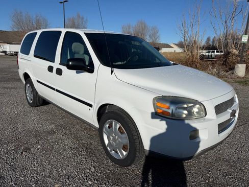 Used 2008 Chevrolet Uplander image 1